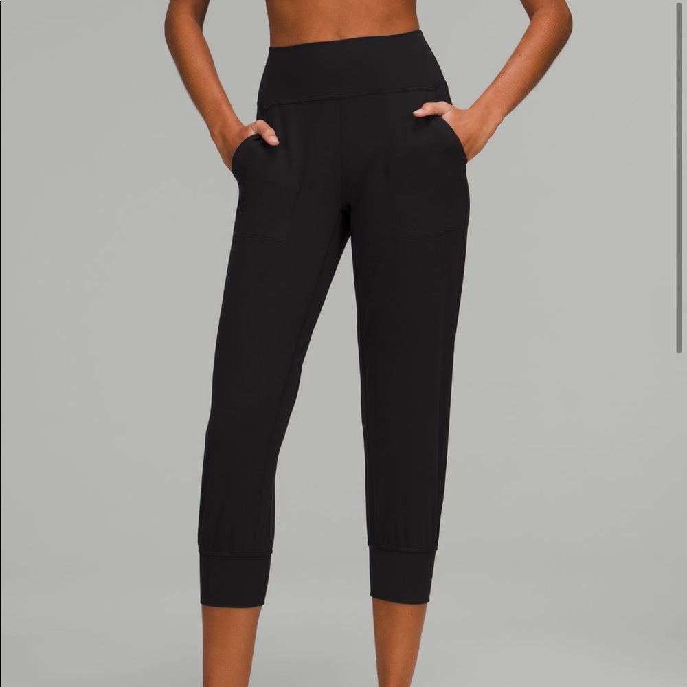Black lululemon cropped align jogger